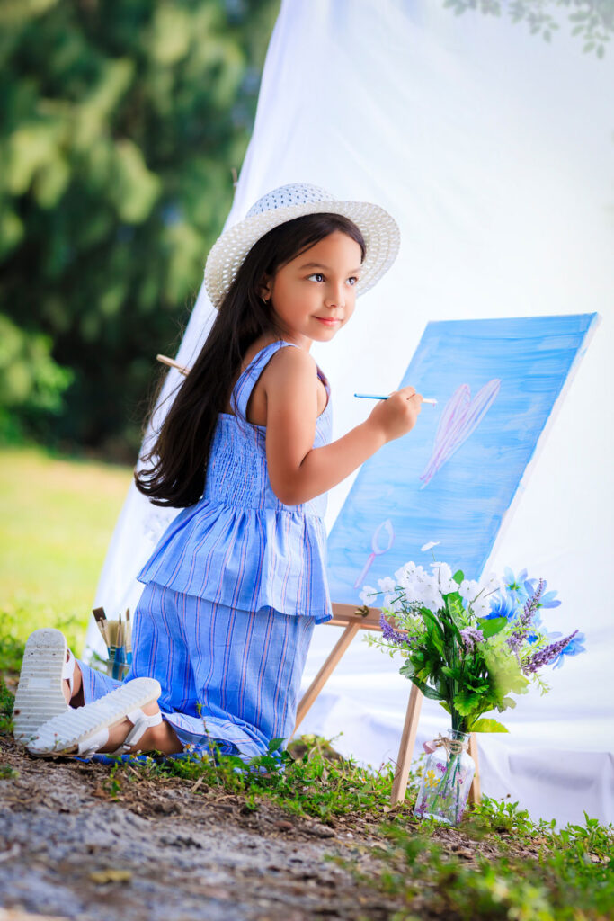 Chebeto Studio Photography niña pintando parque